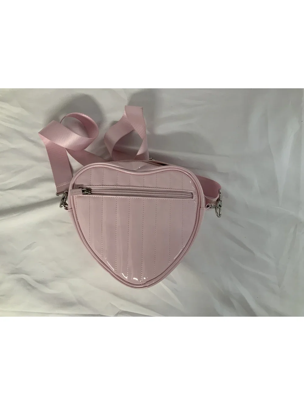 IHKWIP heart crossbody READ DESCRIPTION